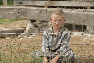 imgthe boy in the striped pyjamas1.jpg
